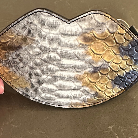 Kendall & Kylie Black Lip-Shaped Clutch - Picture 1 of 4
